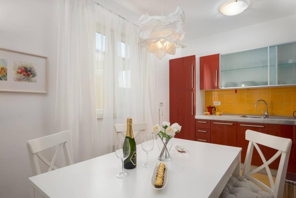 Апартаменты Duplex + Garage Ровинь Экстерьер фото