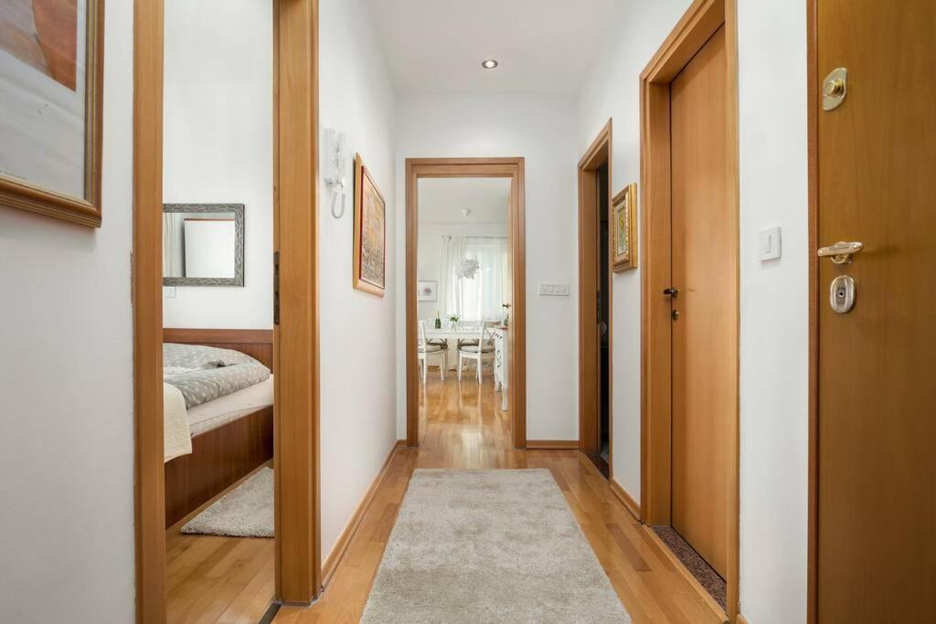 Апартаменты Duplex + Garage Ровинь Экстерьер фото