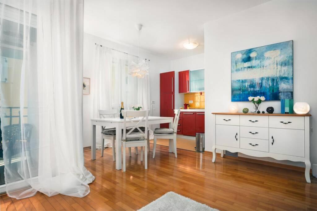 Апартаменты Duplex + Garage Ровинь Экстерьер фото