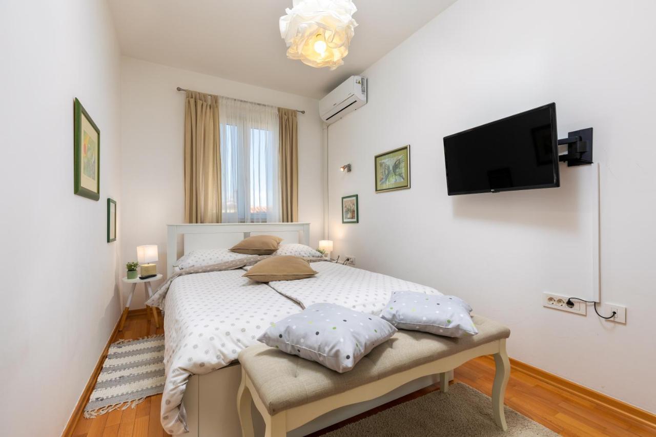 Апартаменты Duplex + Garage Ровинь Экстерьер фото