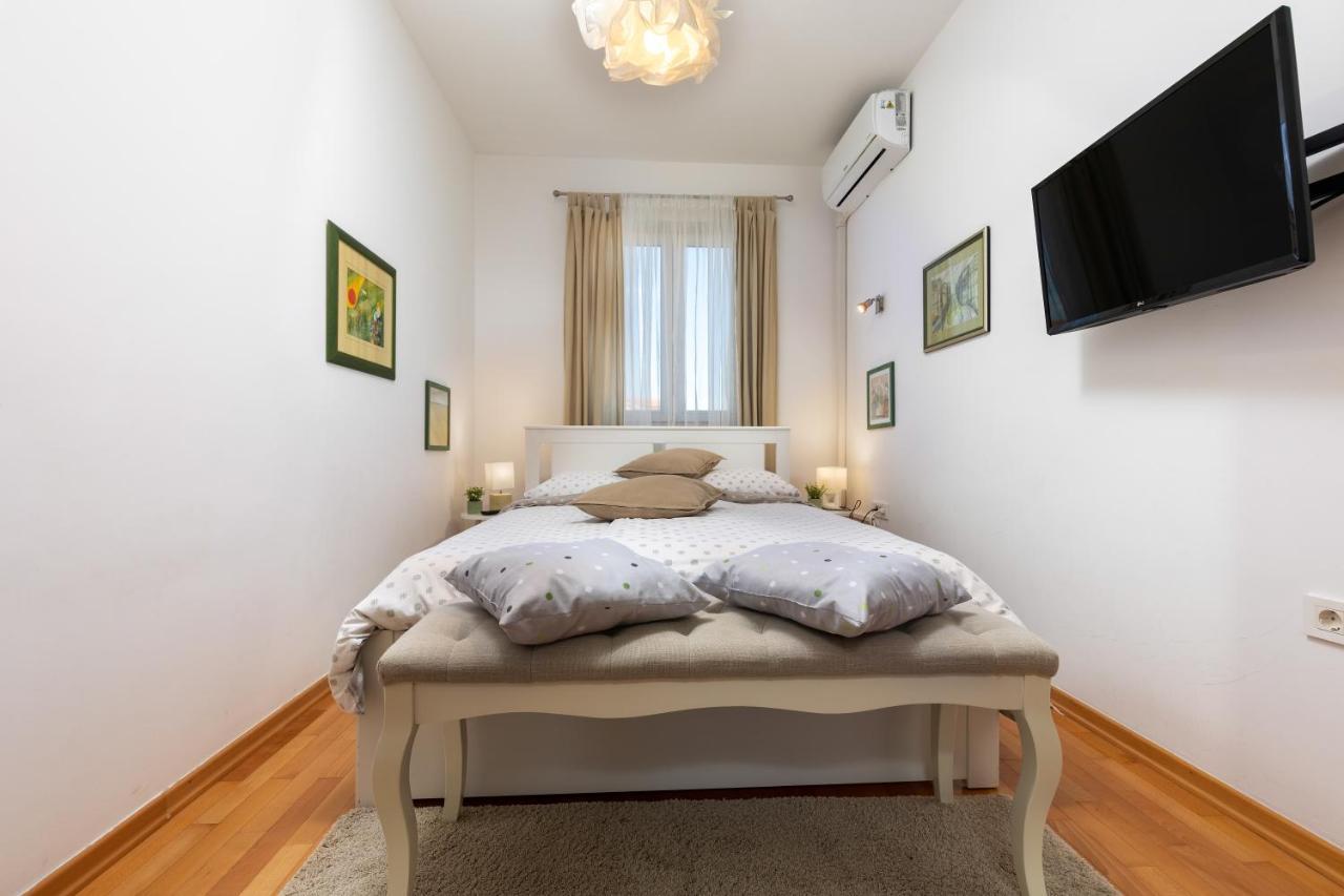 Апартаменты Duplex + Garage Ровинь Экстерьер фото