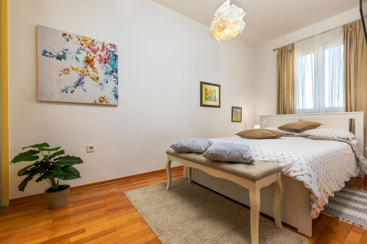 Апартаменты Duplex + Garage Ровинь Экстерьер фото